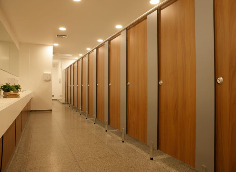 Kontraktor Cubicle Toilet untuk Sekolah